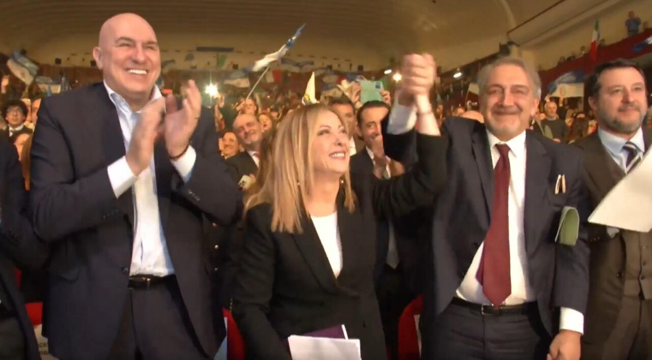Guido Crosetto, Giorgia Meloni e Francesco Rocca in piedi