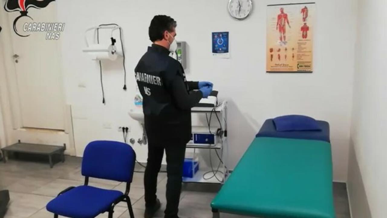 Ispezioni dei Carabinieri Nas in studi medici a Latina