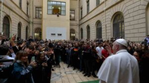 Papa Francesco visita il Liceo Albertelli di Roma