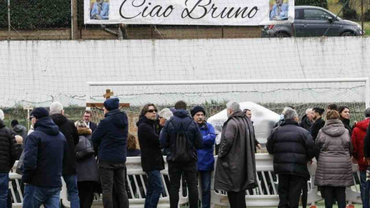 Funerali di Bruno Astorre al campo sportivo di Colonna
