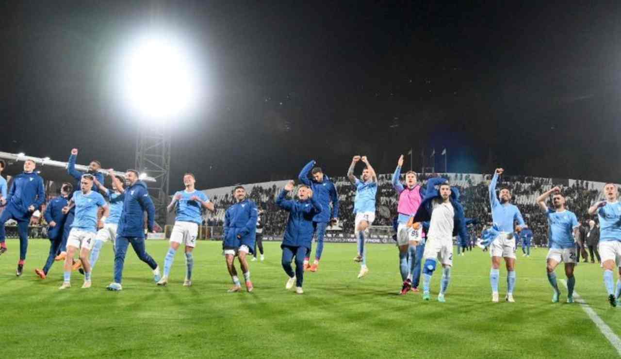 La Lazio festeggia per la vittoria nella partita di calcio di Serie A contro lo Spezia