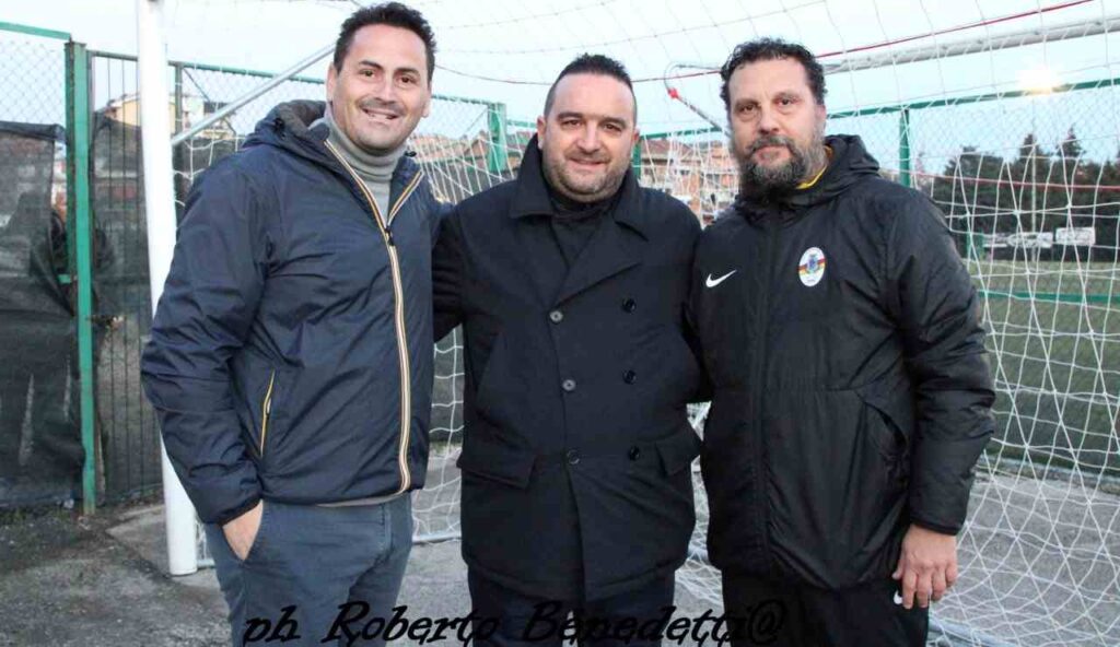 Manolo Bucci (al centro) con Massimiliano Bellotti e Cristiano Di Loreto