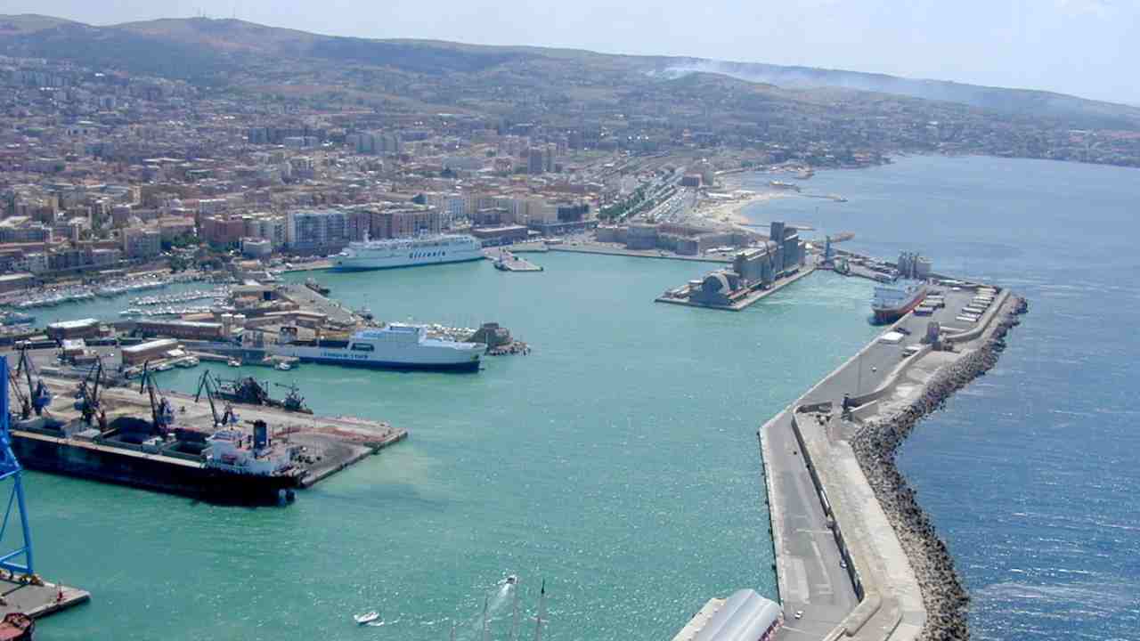Veduta aerea del porto di Civitavecchia