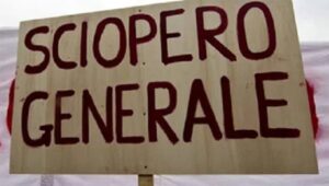 Un cartello con la scritta "Sciopero generale"