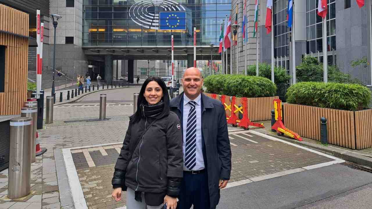 Carmela Spinelli, Alessandro Invernizzi al Parlamento europeo a Bruxelles