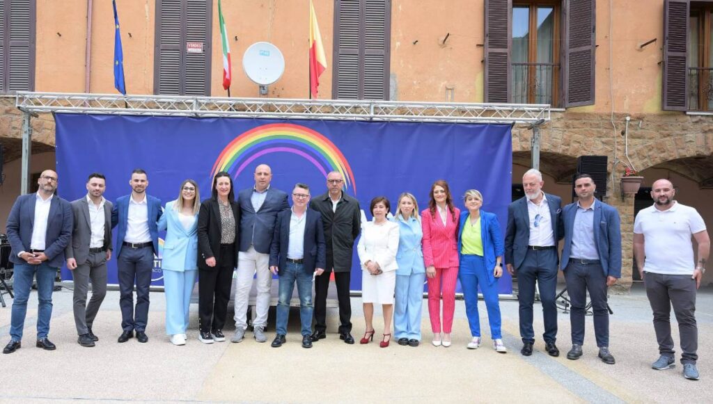Marco Gentili, candidato sindaco di Valmontone, e la sua squadra
