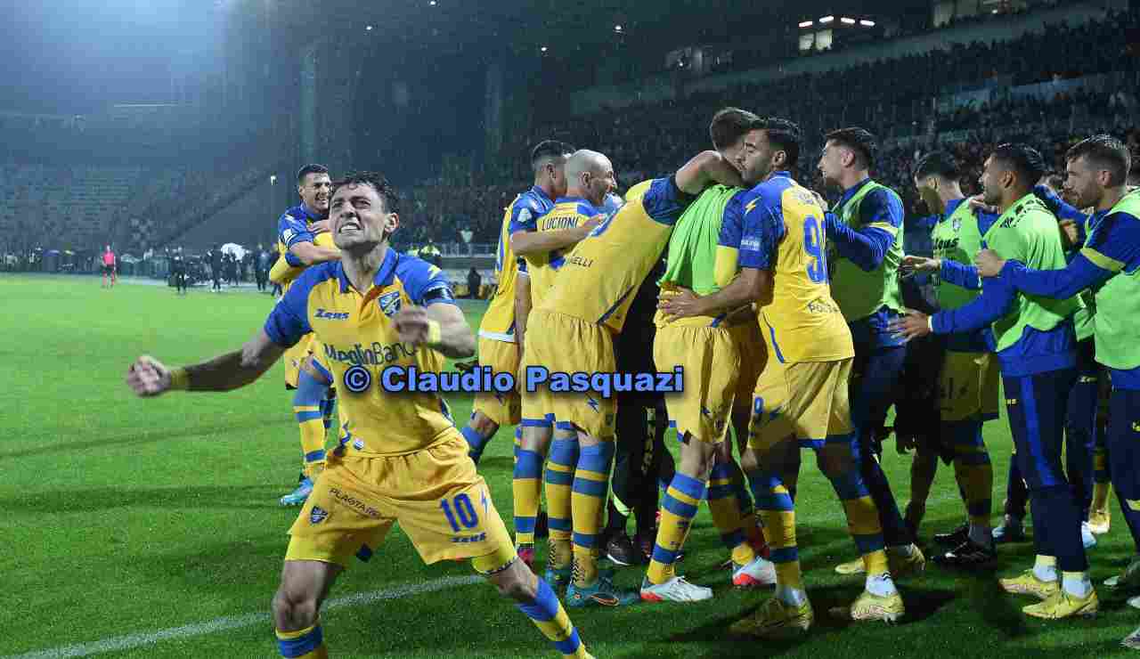 Il Frosinone calcio festeggia la promozione in Serie A dopo la vittoria sulla Reggina