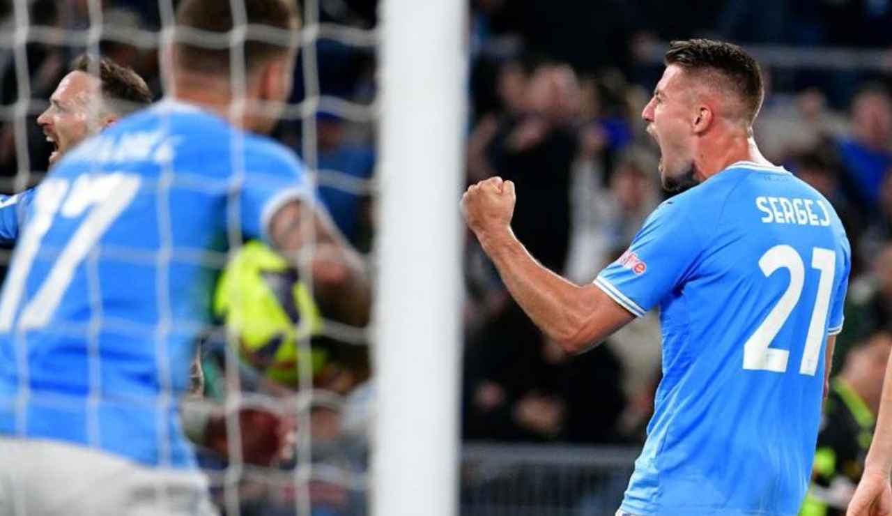 La Lazio esulta per il goal del pareggio contro il Lecce nella partita di calcio di serie A allo stadio Olimpico di Roma