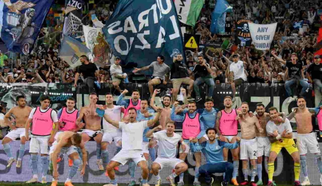 La Lazio esulta per la vittoria nella partita di calcio di Serie A contro l'Udinese