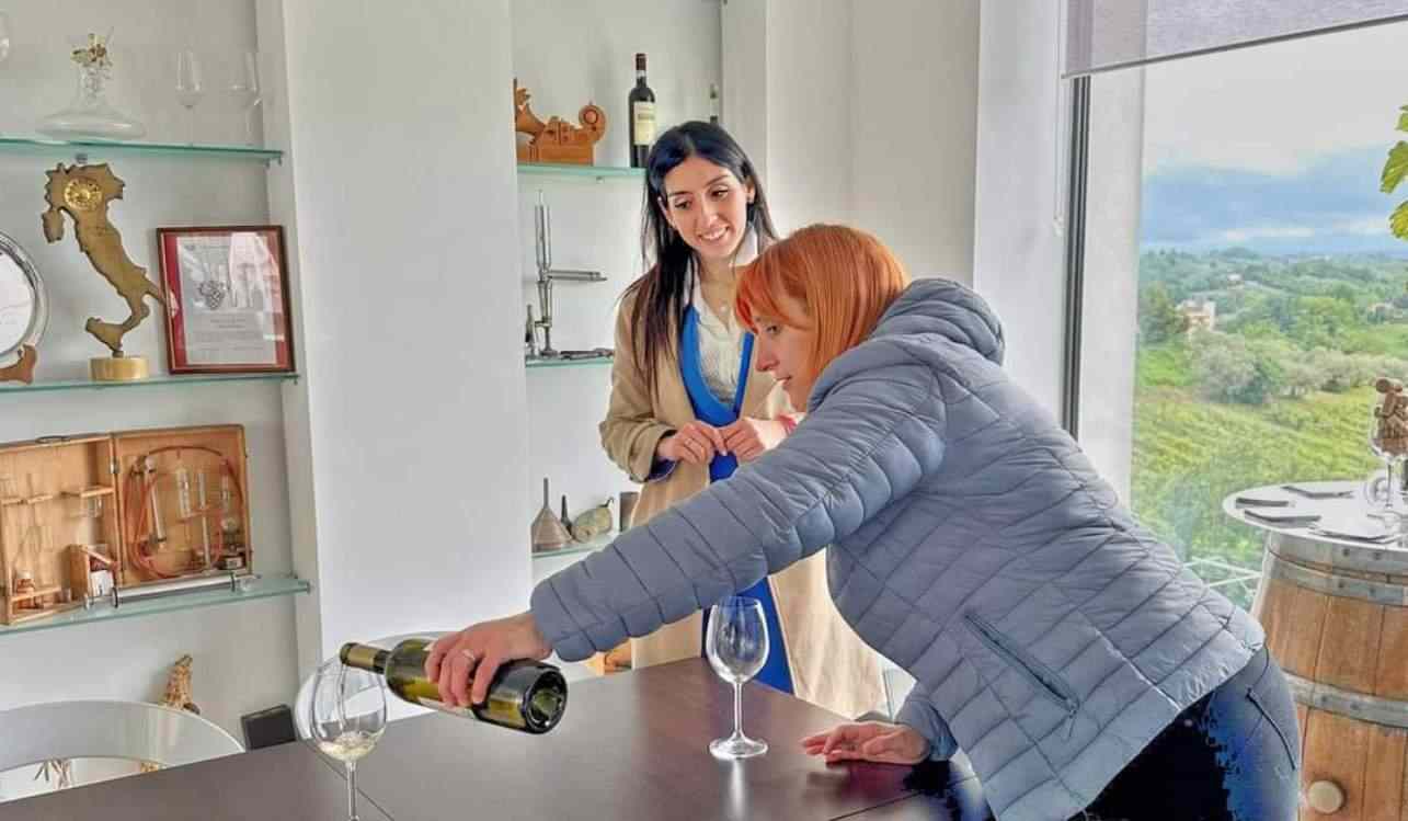 L'Onorevole Maria Veronica Rossi in visita alla "Vini Terenzi", azienda vinicola nel comune di Serrone (Fr)