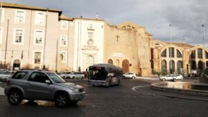 Traffico in Piazza Esedra a Roma