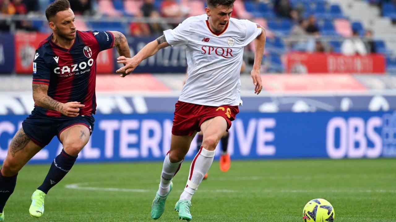 Un'azione di gioco di Bologna-Roma nella partita di calcio di serie A