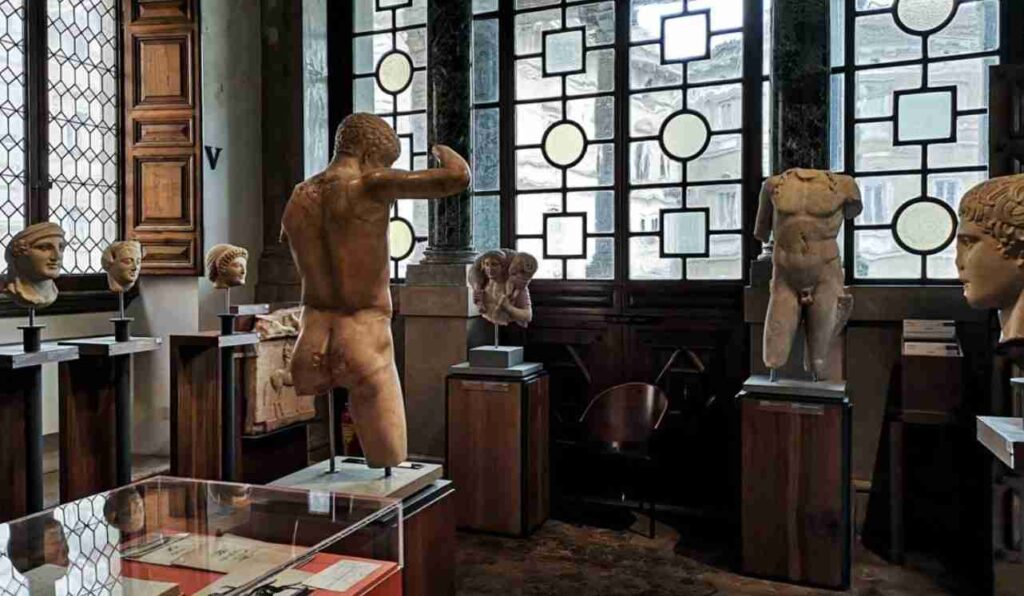 Museo Barracco di Roma, al centro