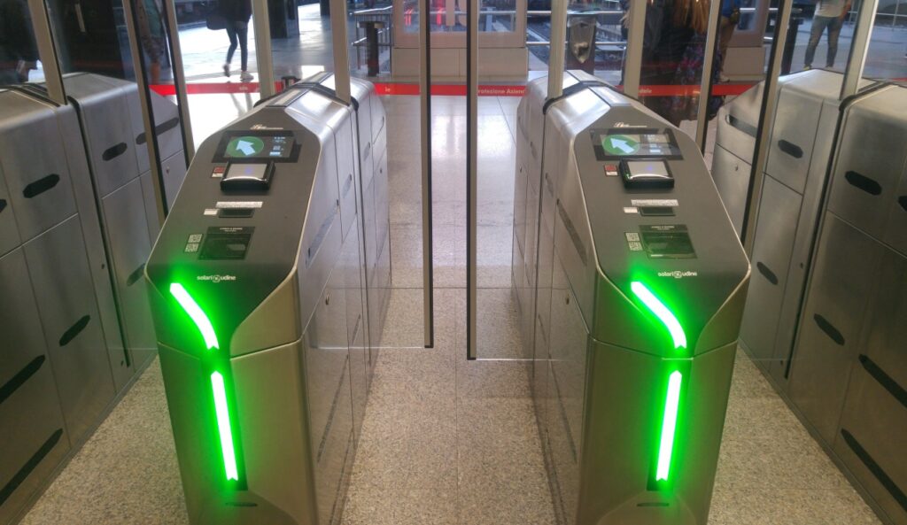 Tornelli elettronici alla stazione Termini di Roma
