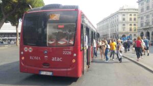 Autobus Atac nei pressi della stazione Termini di Roma