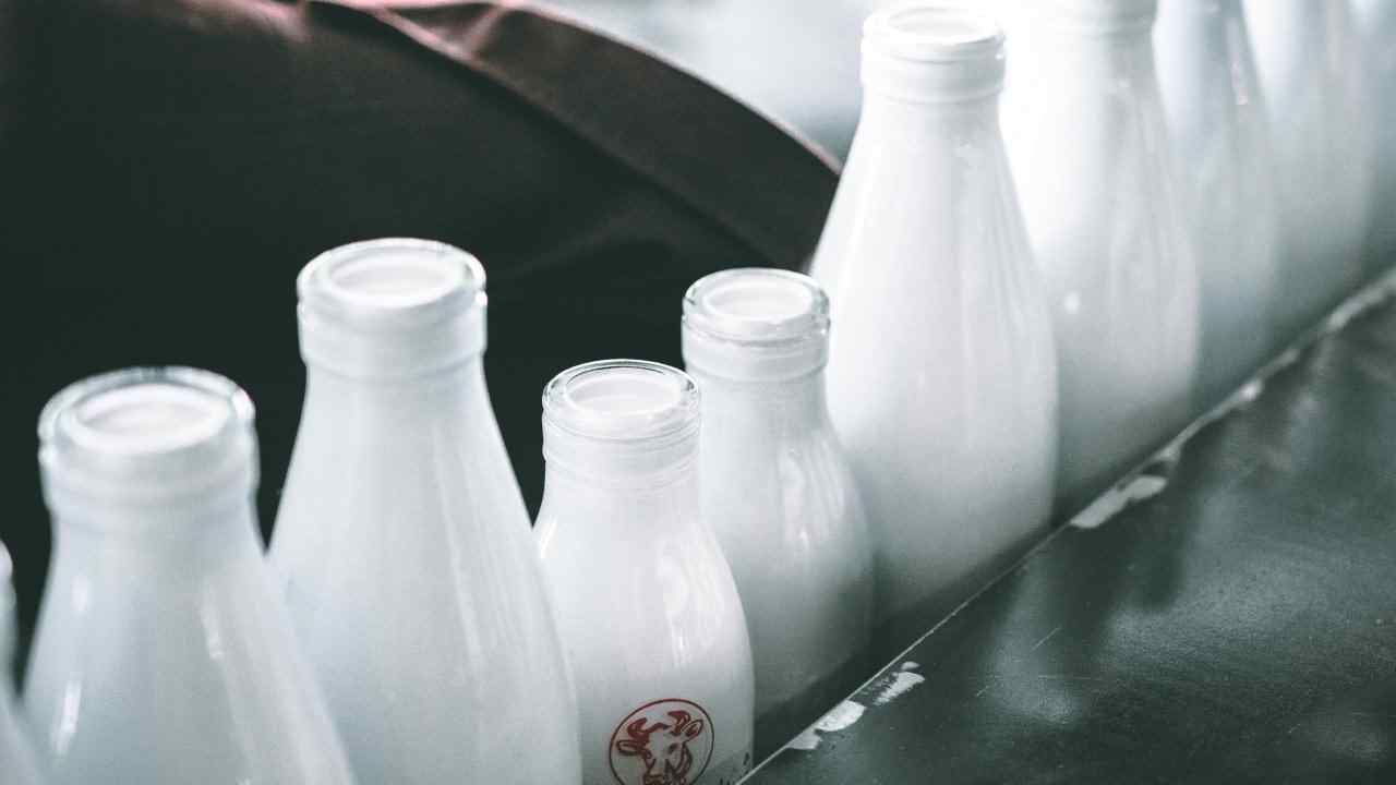Bottiglie di latte
