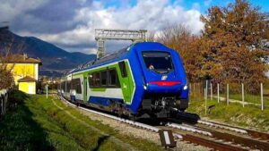 Nuovo treno ibrido Blues, attivo tra Roma e Rieti (Da "Odissea Quotidiana")