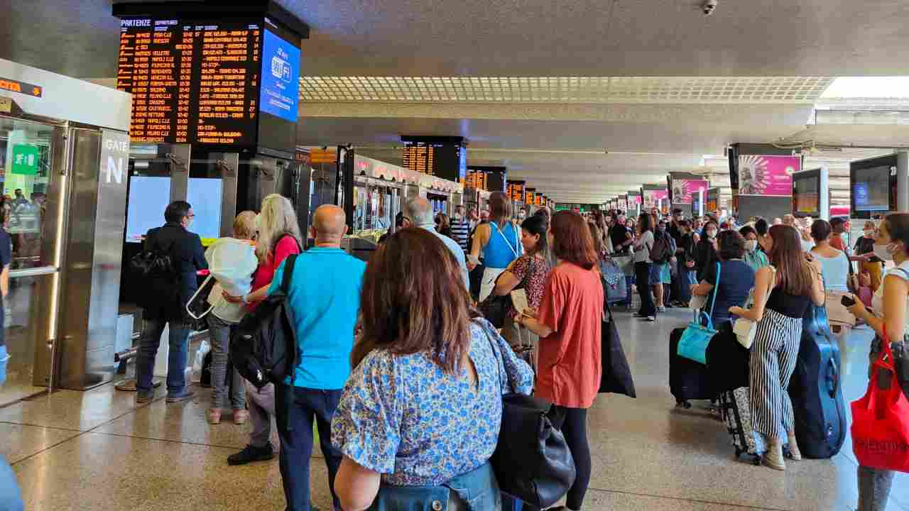 Pendolari alla stazione Termini di Roma