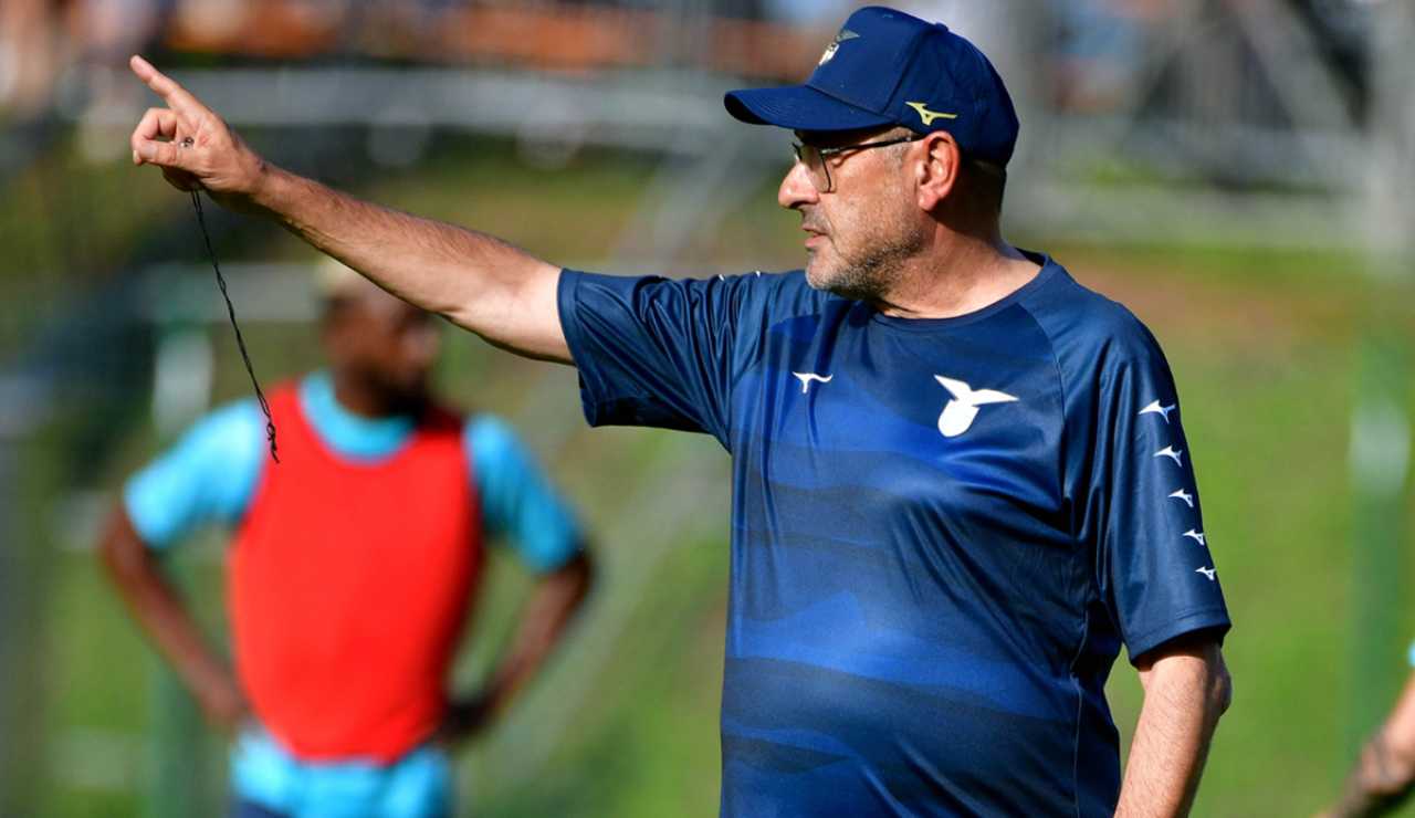 Maurizio Sarri dirige l'allenamento della squadra di calcio della S.S. Lazio