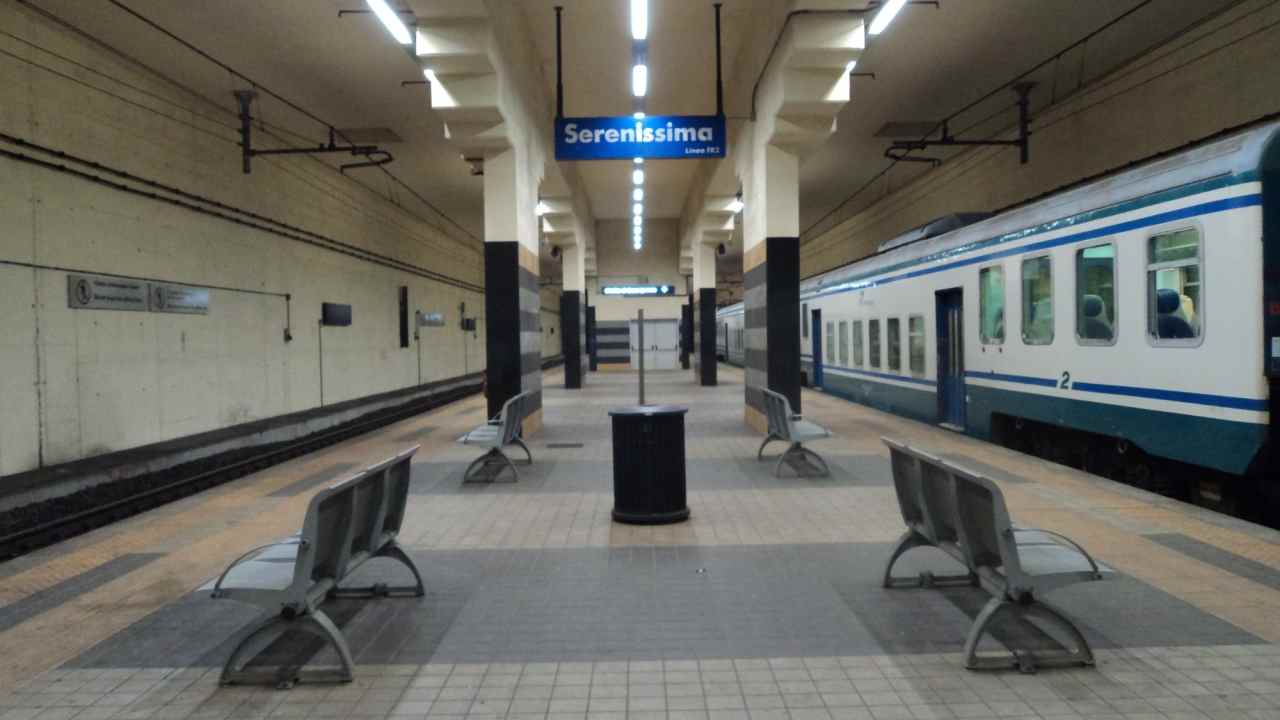 Stazione dei treni Serenissima, linea FL2