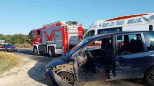 Incidente sulla via Tuscanese, sul posto: Carabinieri, Vigili del Fuoco e ambulanza