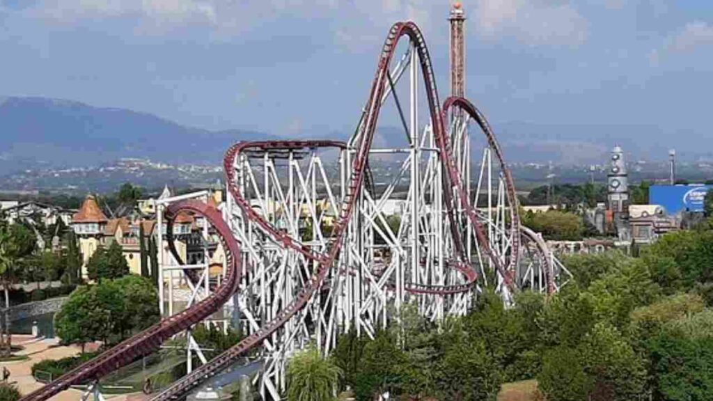 Montagne russe del Parco Divertimenti MagicLand