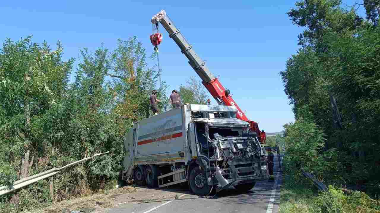 Camion coinvolto in un incidente sulla Strada Teverina a Viterbo