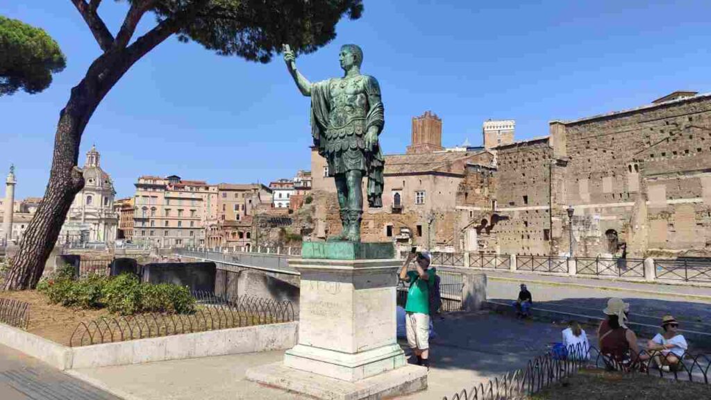 Statua Imperatore Nerva, via dei Fori Imperiali