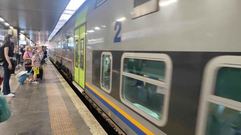 Treno Regionale in attesa di partire
