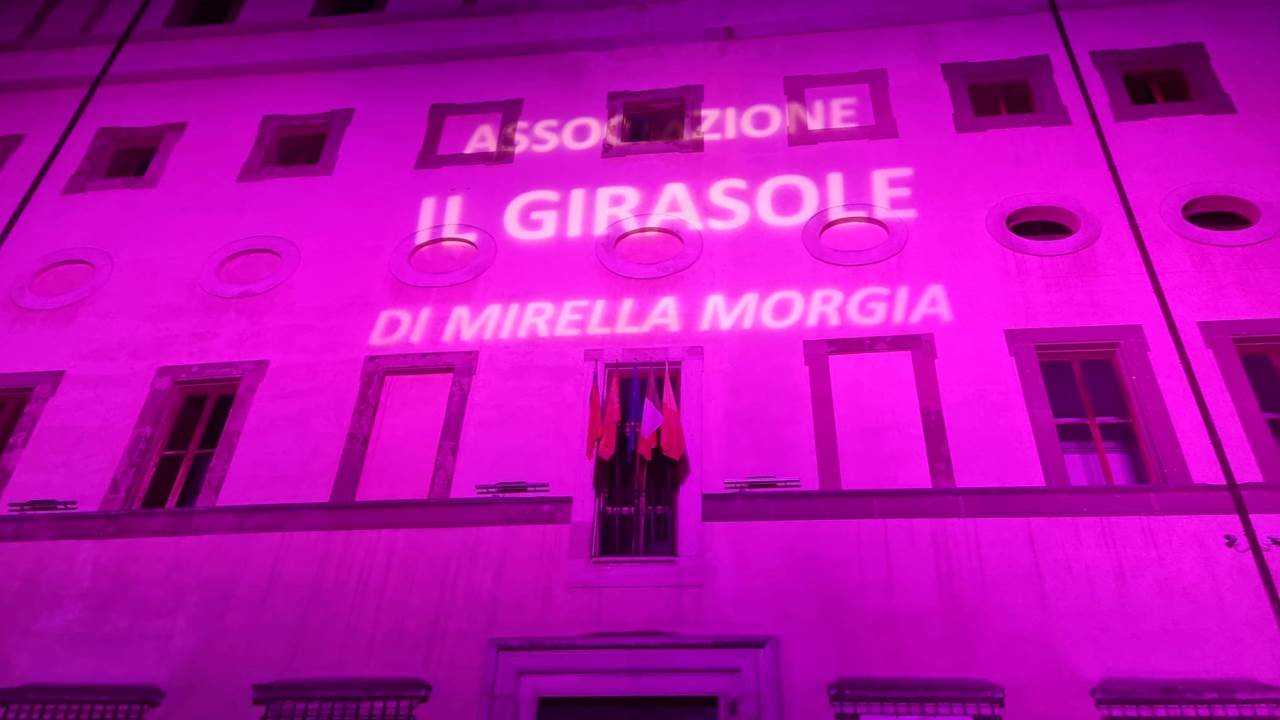 Scritta "Associazione Il Girasole Valmontone" su Palazzo Doria