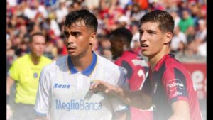 Barrenechea e Prati nella partita di calcio di serie A tra Cagliari e Frosinone