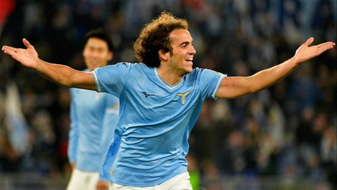 Guendouzi esulta dopo il gol nella partita di calcio di Coppa Italia tra Lazio e Genoa