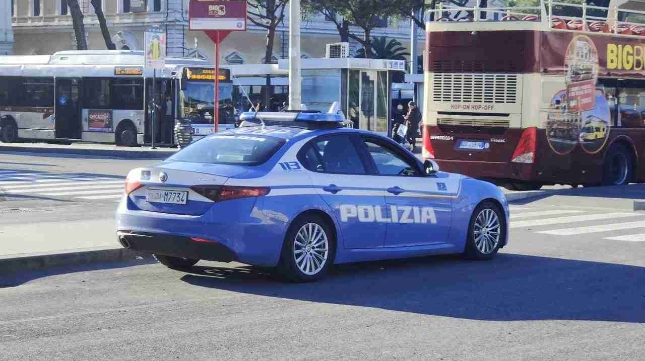 Volante della Polizia a Roma Termini