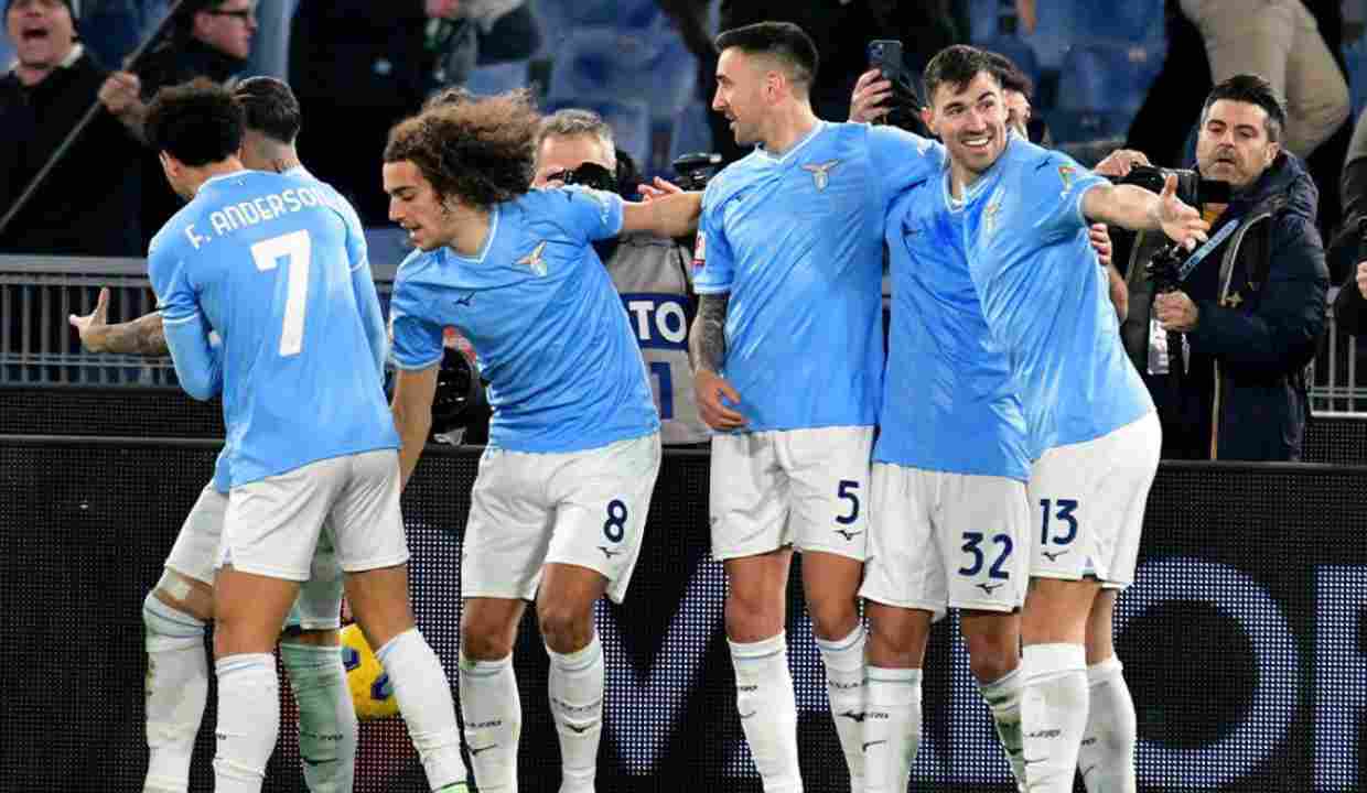 La Lazio esulta per il goal contro la Roma nella partita di calcio di Coppa Italia