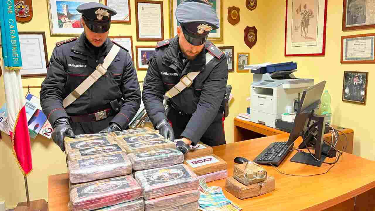 La droga sequestrata dai Carabinieri a Fiumicino