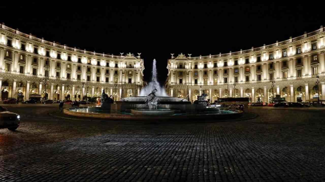 Nuova illuminazione a piazza della Repubblica di Roma