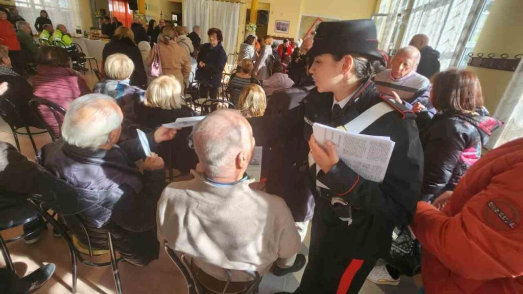 Carabinieri incontrano i cittadini di Valmontone nel centro sociale anziani