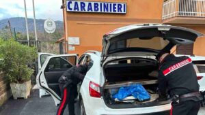 Carabinieri di Gerano controllano l'auto fermata