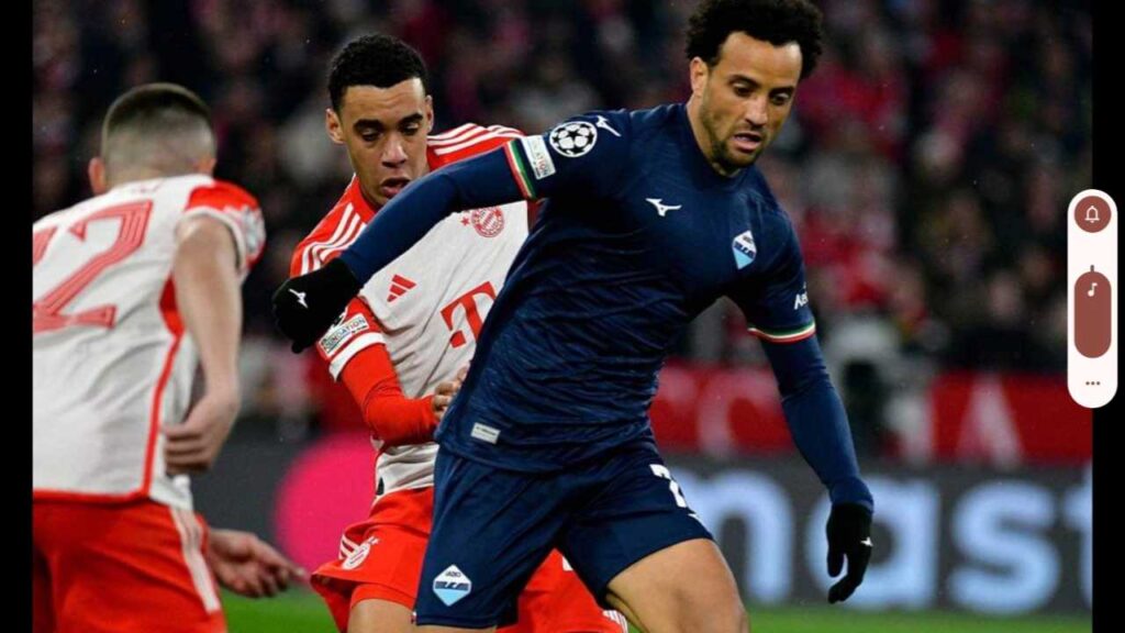 Felipe Anderson in azione nella partita di calcio di Champions League tra Bayern Monaco e Lazio