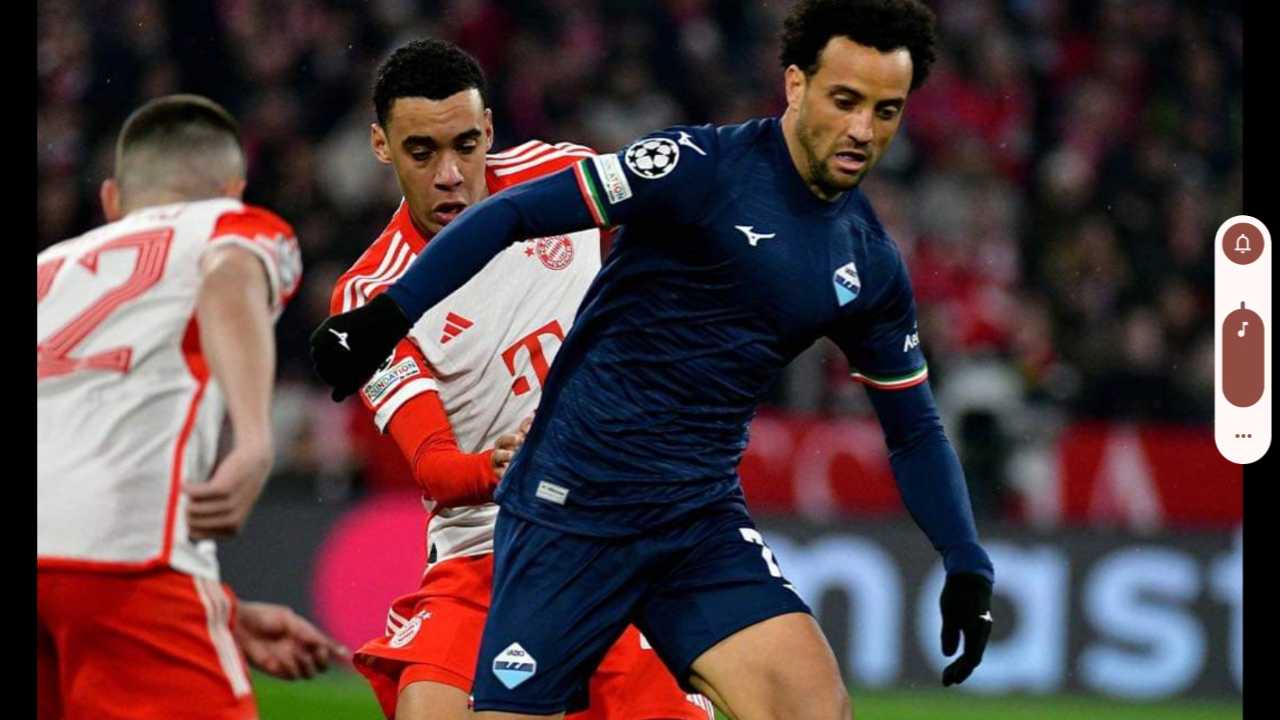 Felipe Anderson in azione nella partita di calcio di Champions League tra Bayern Monaco e Lazio