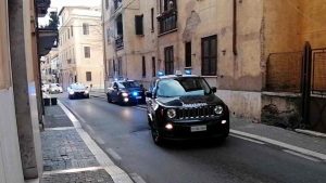 Volanti dei Carabinieri in azione per le strade di Velletri
