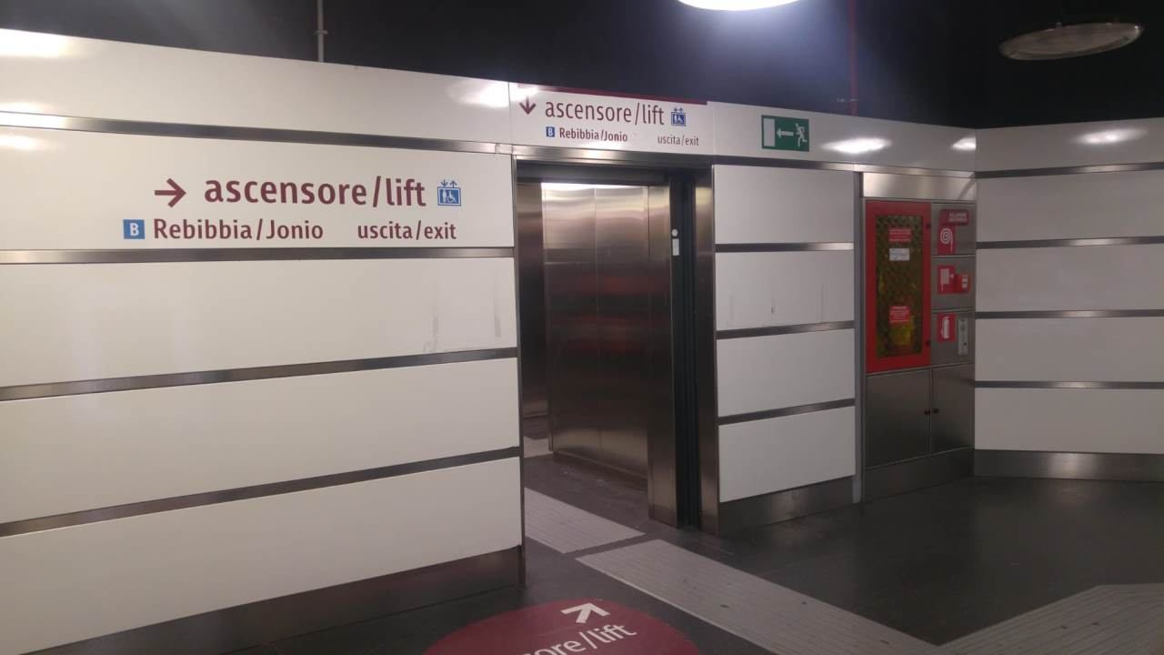 Ascensore metro B di Roma Rebibbia/Jonio