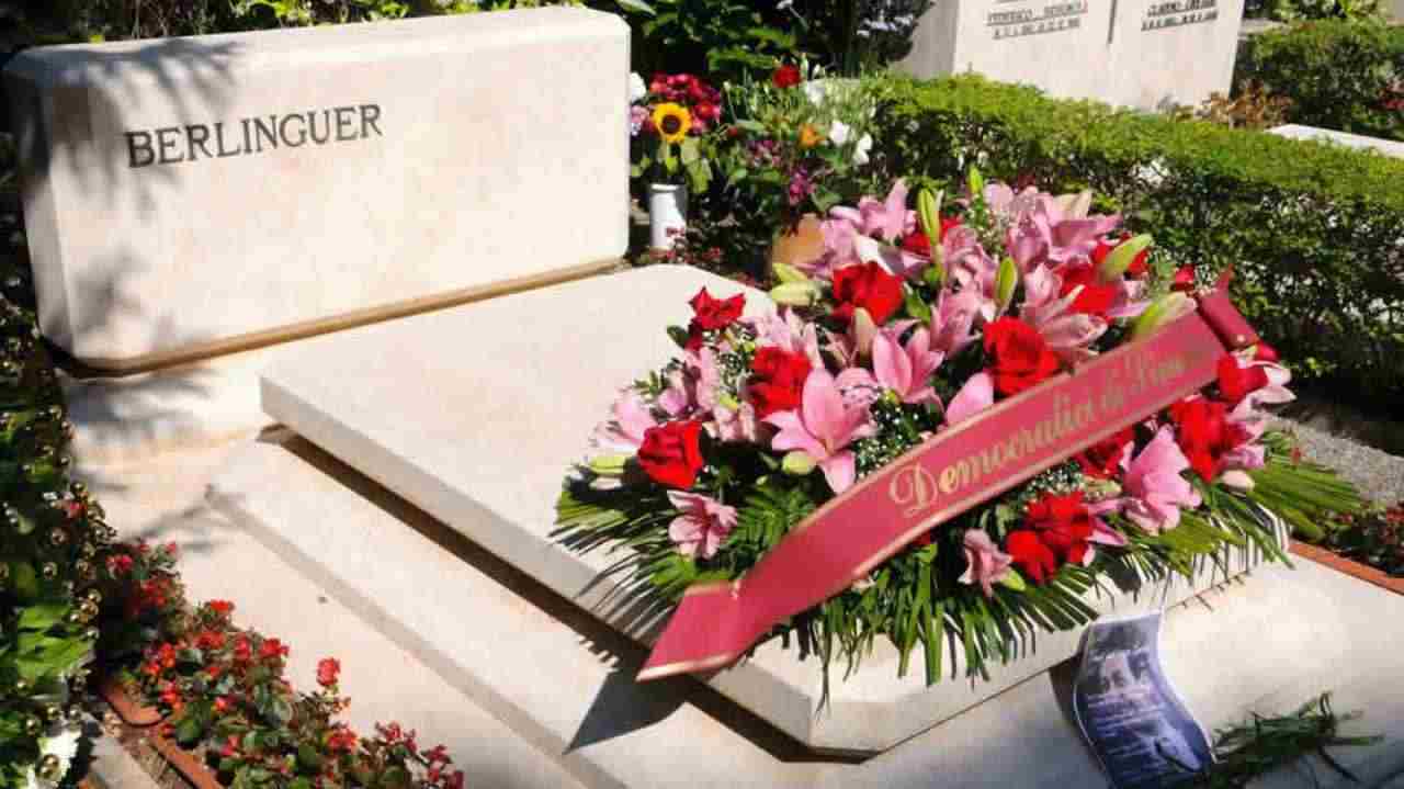 Tomba di Enrico Berlinguer al Cimitero di Prima Porta a Roma