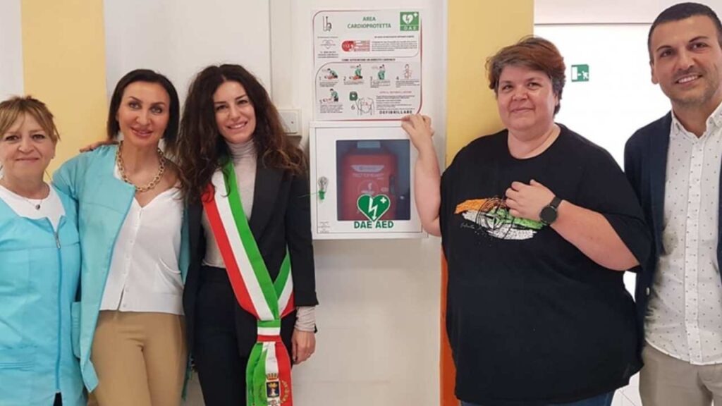 Installati defibrillatori in diverse scuole dell'infanzia di Pomezia (dal profilo Facebook del Comune di Pomezia)