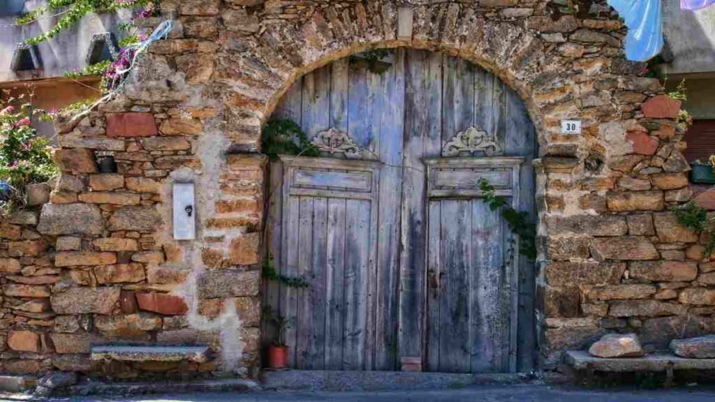 Vecchio portale_pexels-pixabay