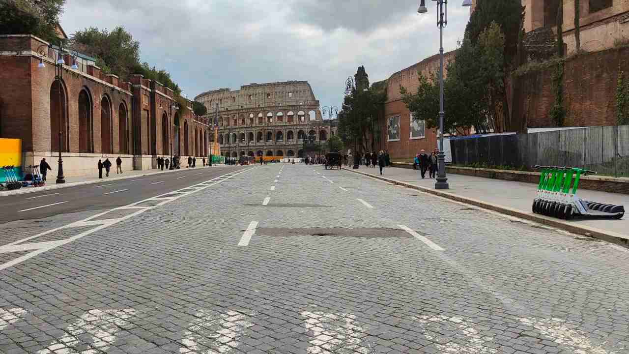 Via Fori Imperiali, 6 corsie
