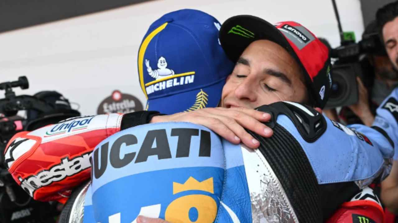 I fratelli Marquez in festa a Jerez, dopo la gara vinta da Alex