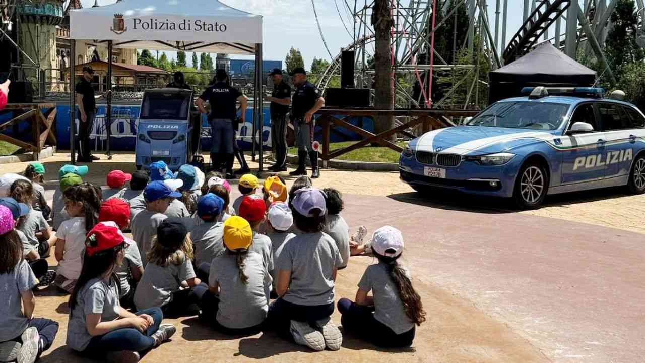 MagicLand, School Days Polizia