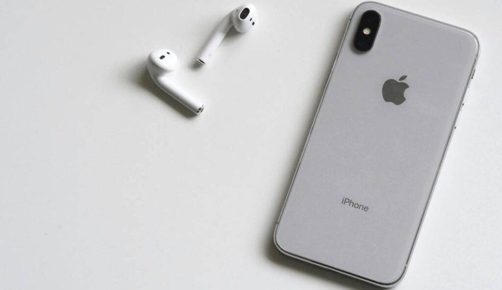 iPhone, pexels-jessbaileydesign