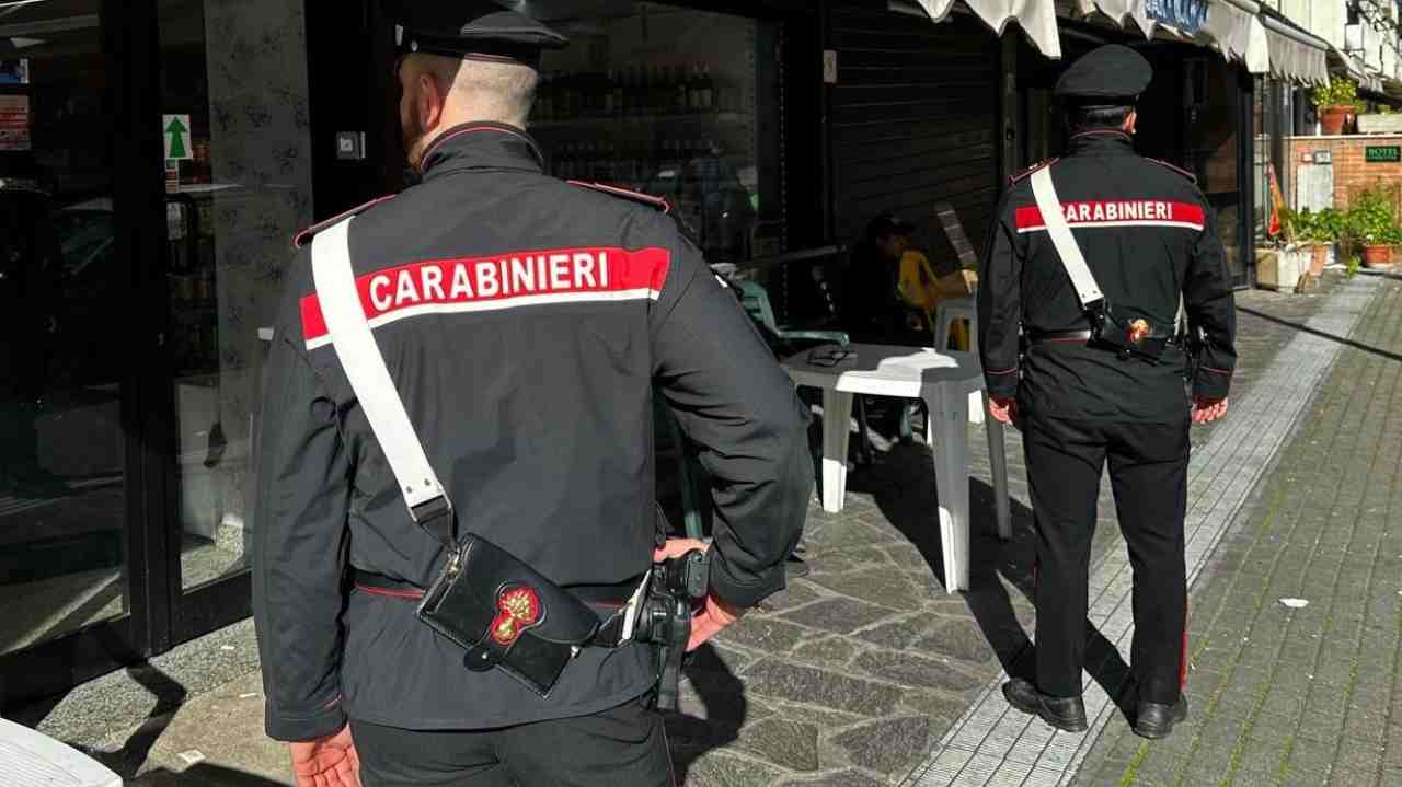 Controlli dei Carabinieri nelle periferie di Roma